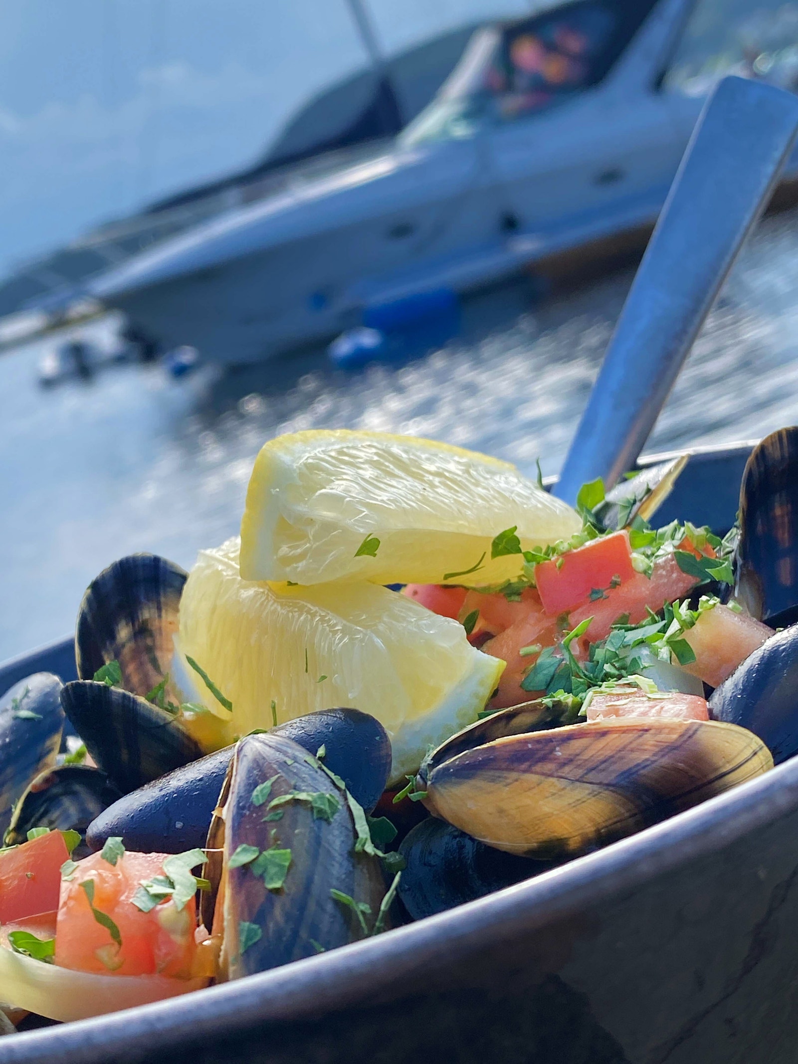 Servering både ute og inne. Galleribilde