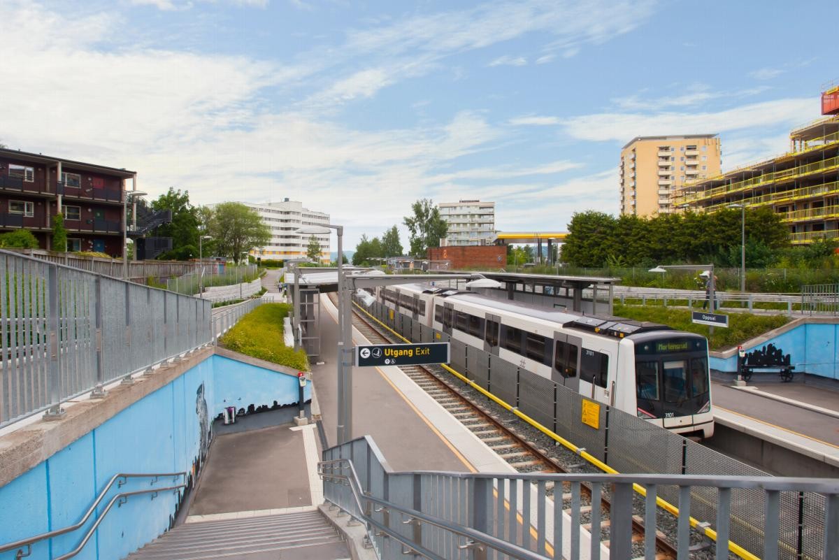 Oppsal T-bane. Galleribilde