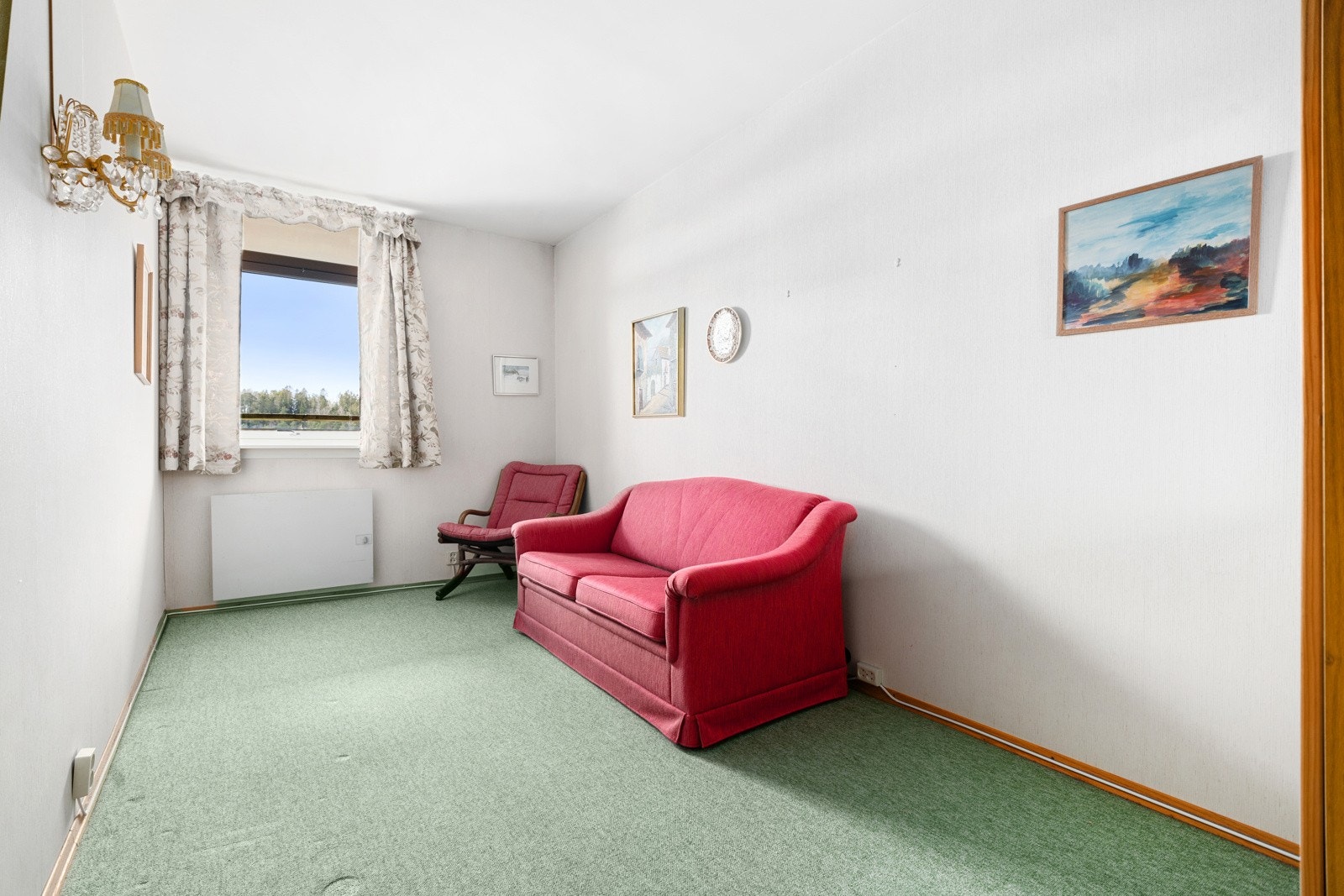 Soverom med garderobeskap. Galleribilde