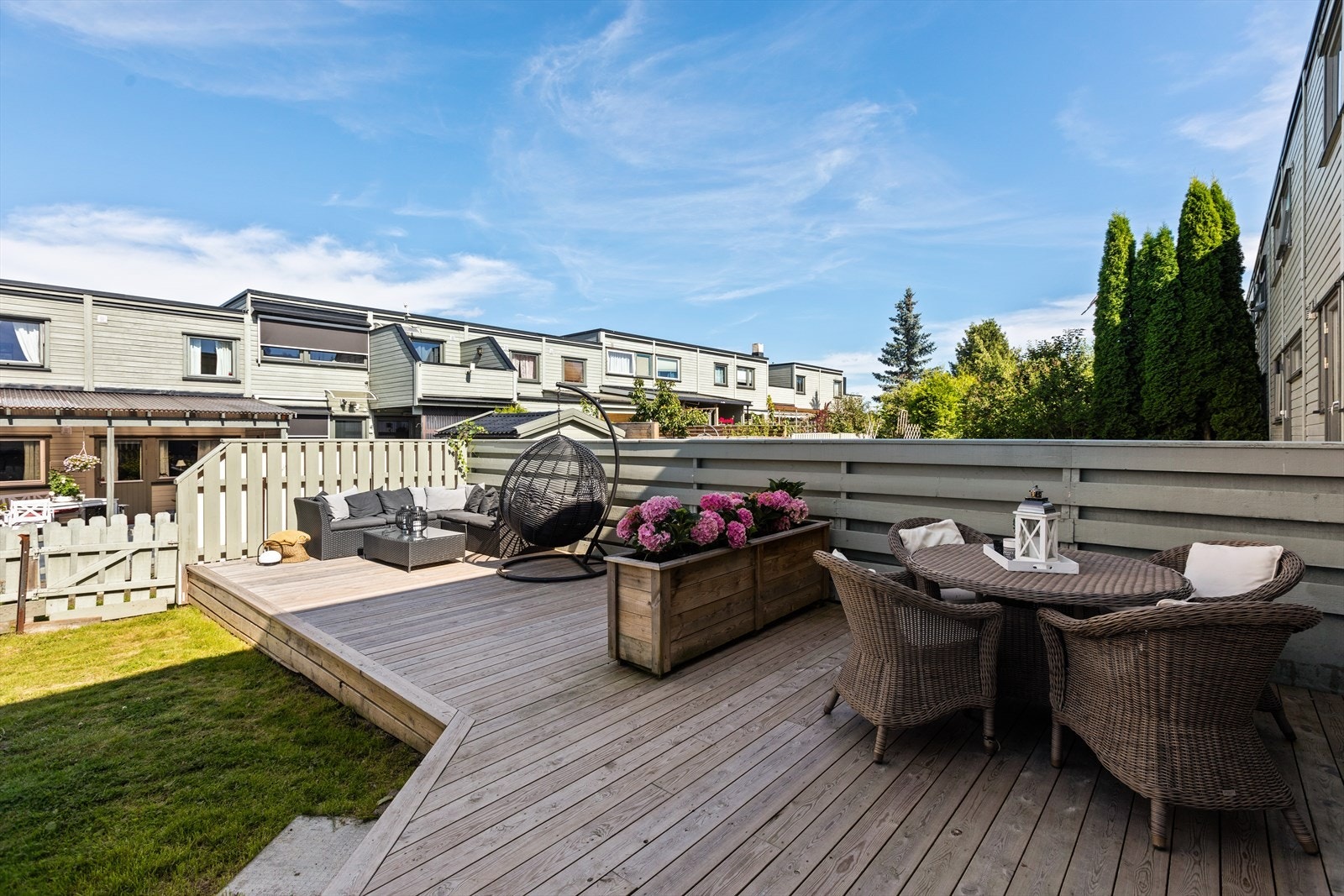 Her er det god plass til utemøblement og grill Galleribilde