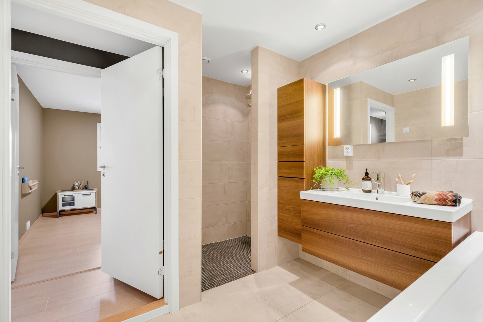 Badet er på hele 7 kvm. Galleribilde