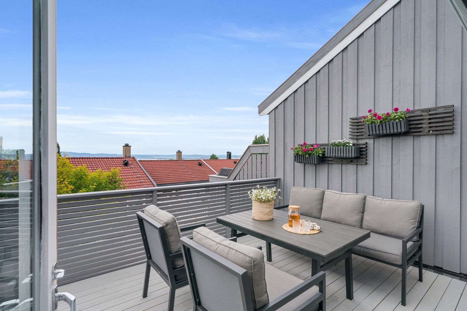 Verandaen er på hele 32 kvm. Galleribilde