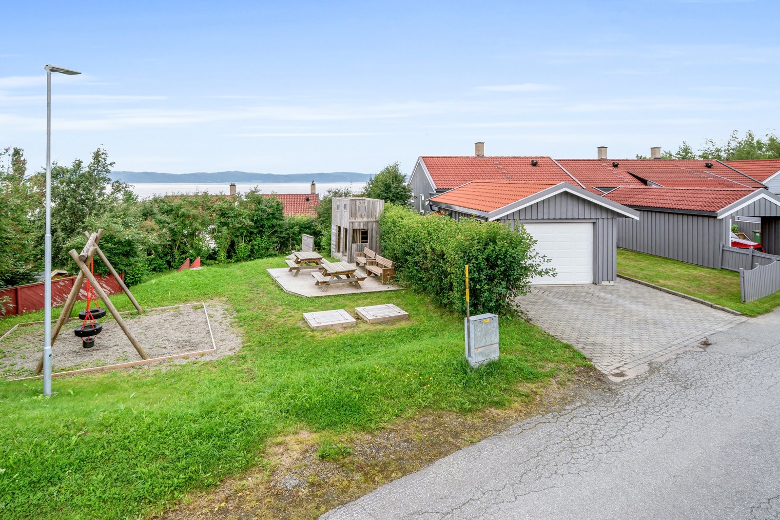 Like ved boligen har man en av flere lekeplasser i området - perfekt for barnefamilien! Galleribilde