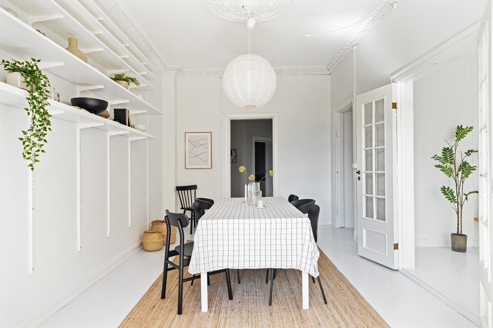 Det er god plass til langbord med tilhørende møblement. Galleribilde