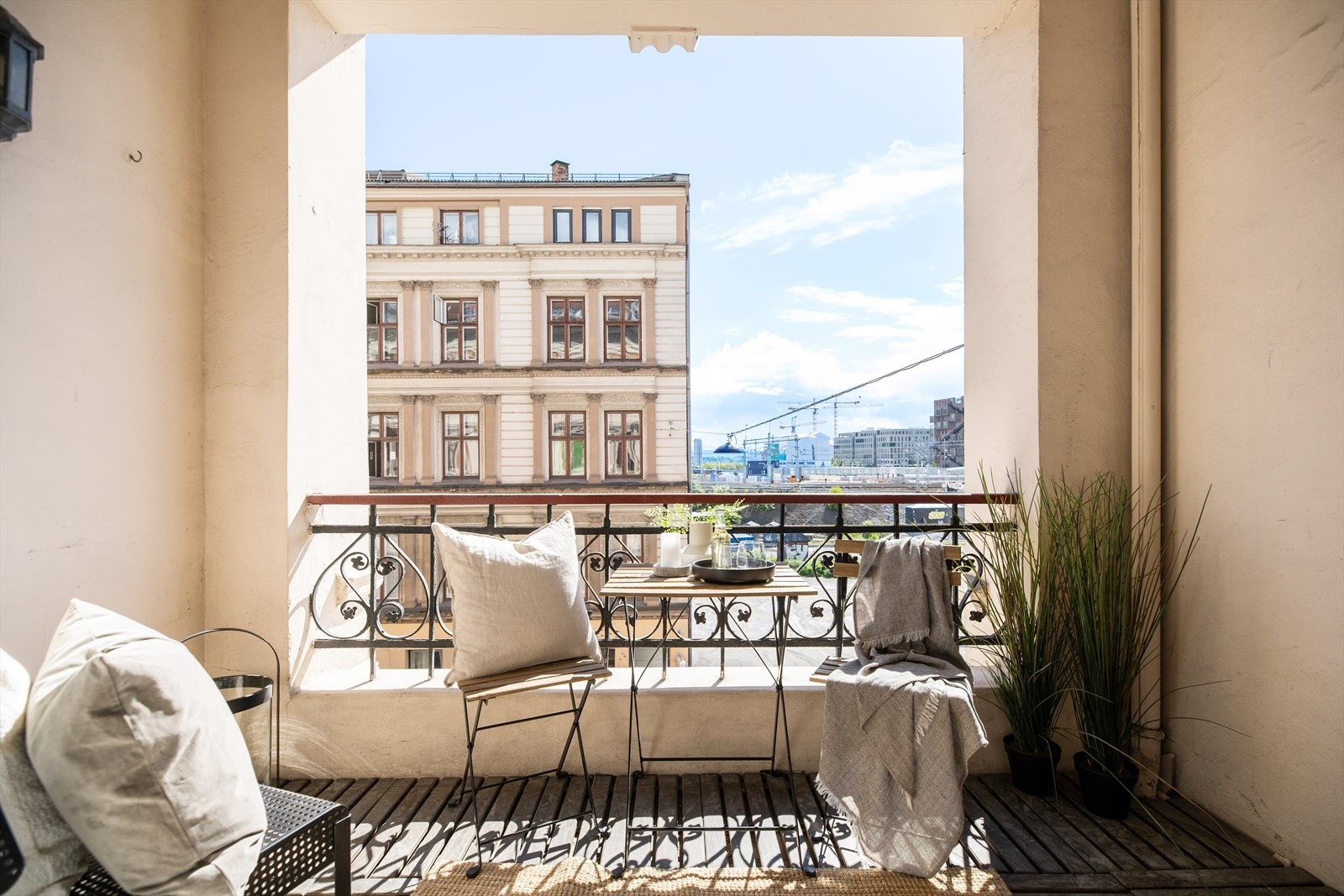 Her er det god plass til ønsket utemøblement og beplantning. Galleribilde