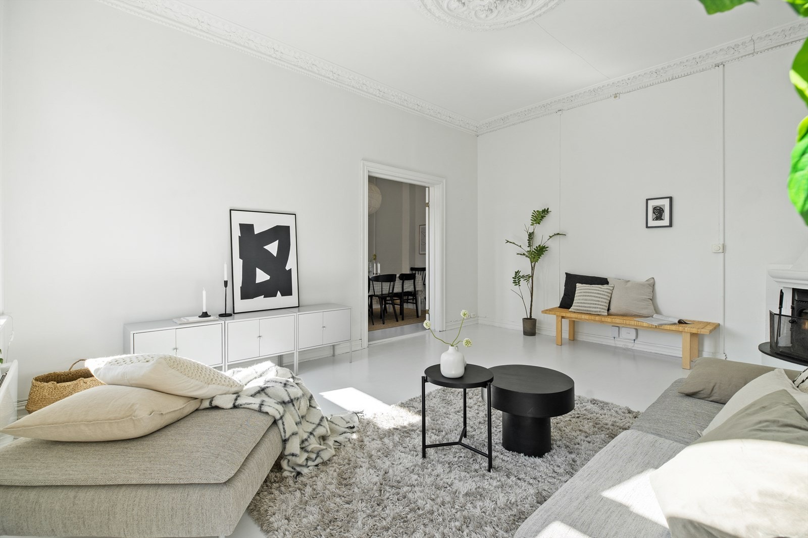 Stuen har en fin utforming som gjør den enkel å møblere. Galleribilde