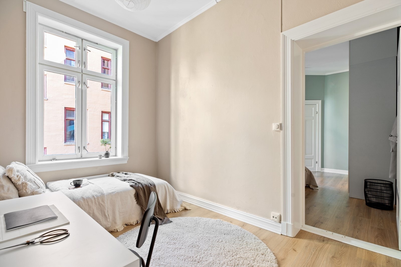 Rommet vender også mot rolig bakgård. Galleribilde