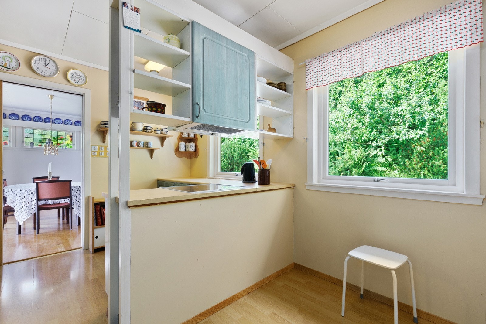 Kjøkkenet har eldre standard, men er funksjonelt utformet. Galleribilde