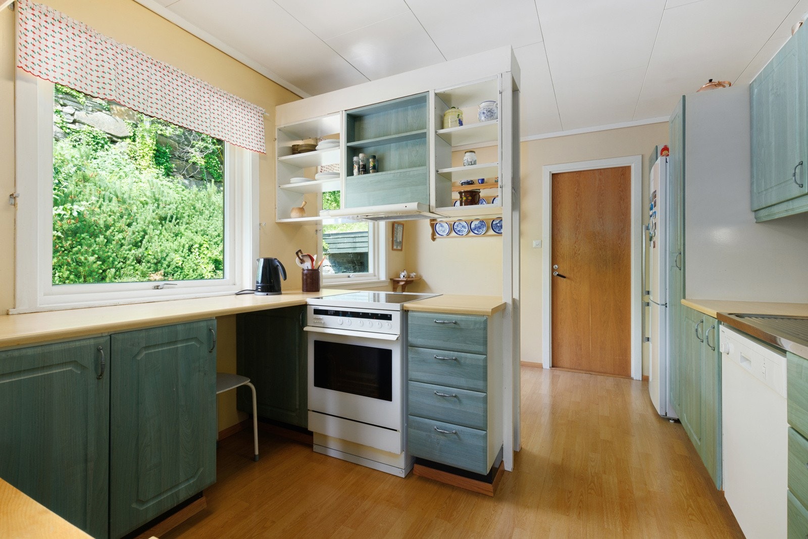 Kjøkkenet har eldre standard, men er funksjonelt utformet. Galleribilde