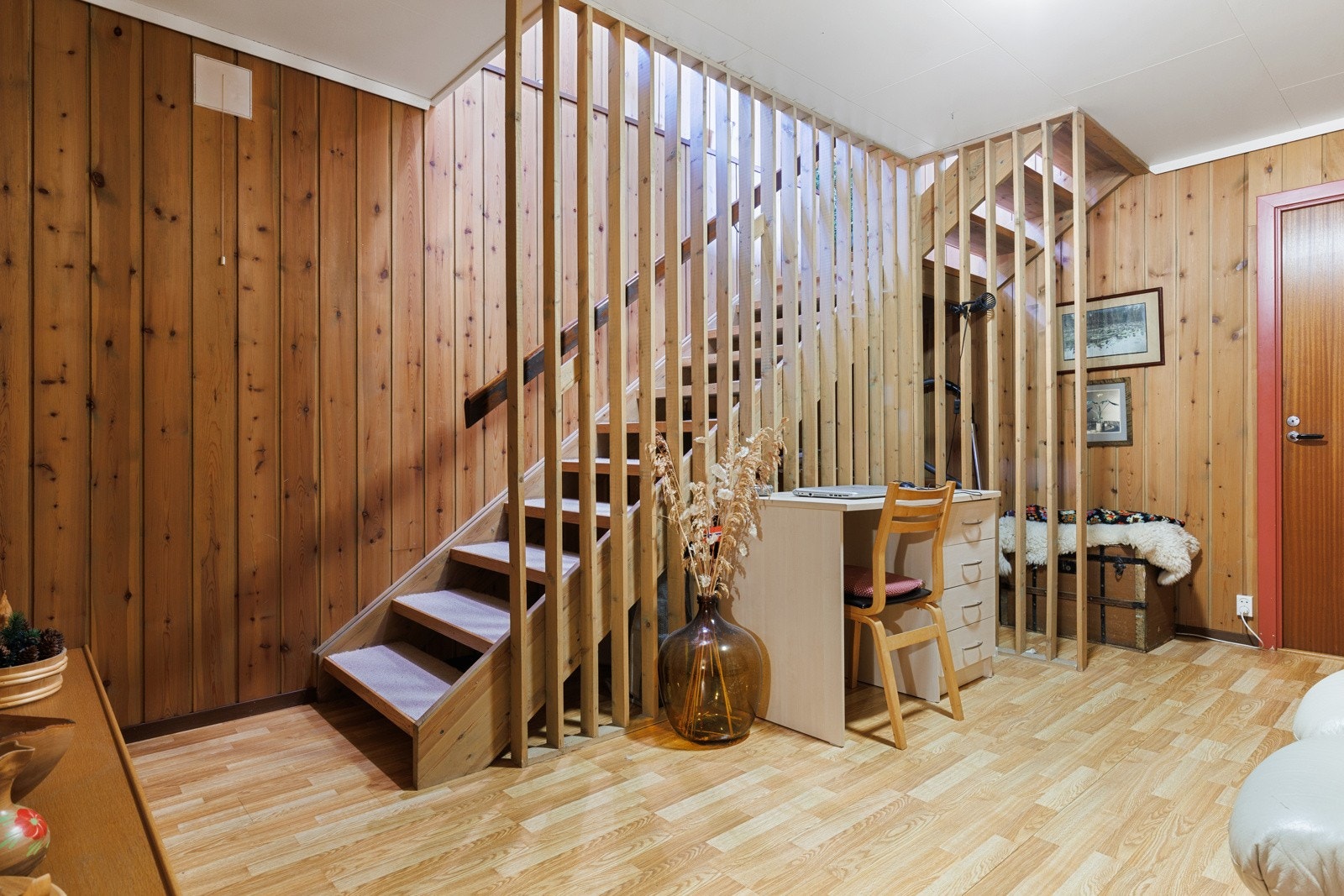 Trapperom i underetasjen har stort areal, og med det flere bruksområder. Galleribilde