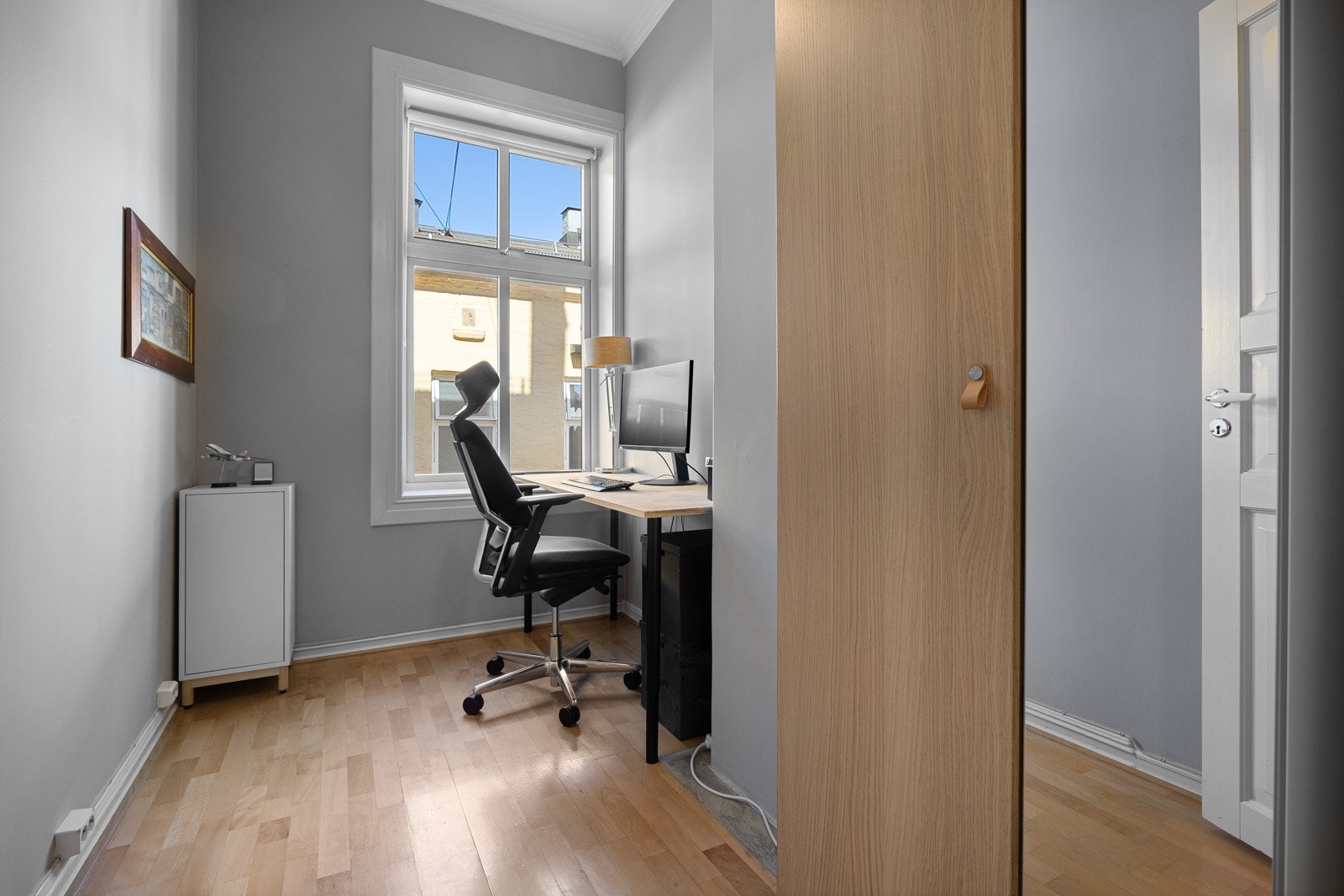 Soverom to benyttes av dagens eier som kontor, men det er god plass til dobbeltseng her. Galleribilde