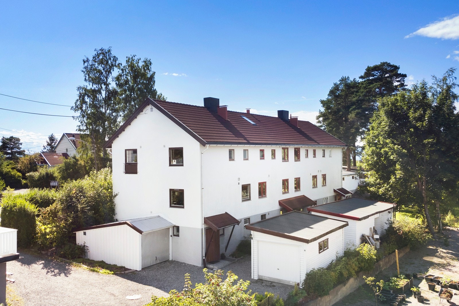 Boligen ligger på enden av rekken og har dermed en solid intern beliggenhet på feltet. Galleribilde