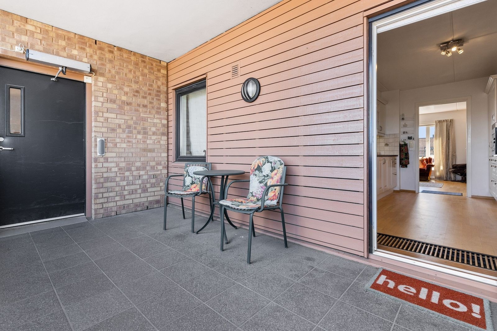 Uteplass utenfor kjøkken. Galleribilde