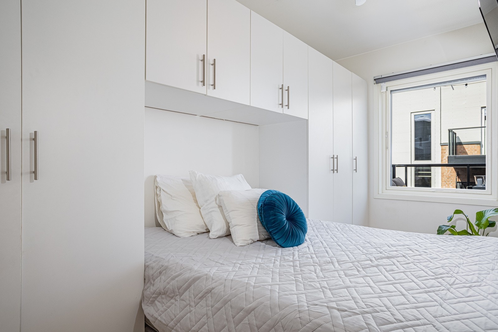 Et god soverom med garderobeskap Galleribilde