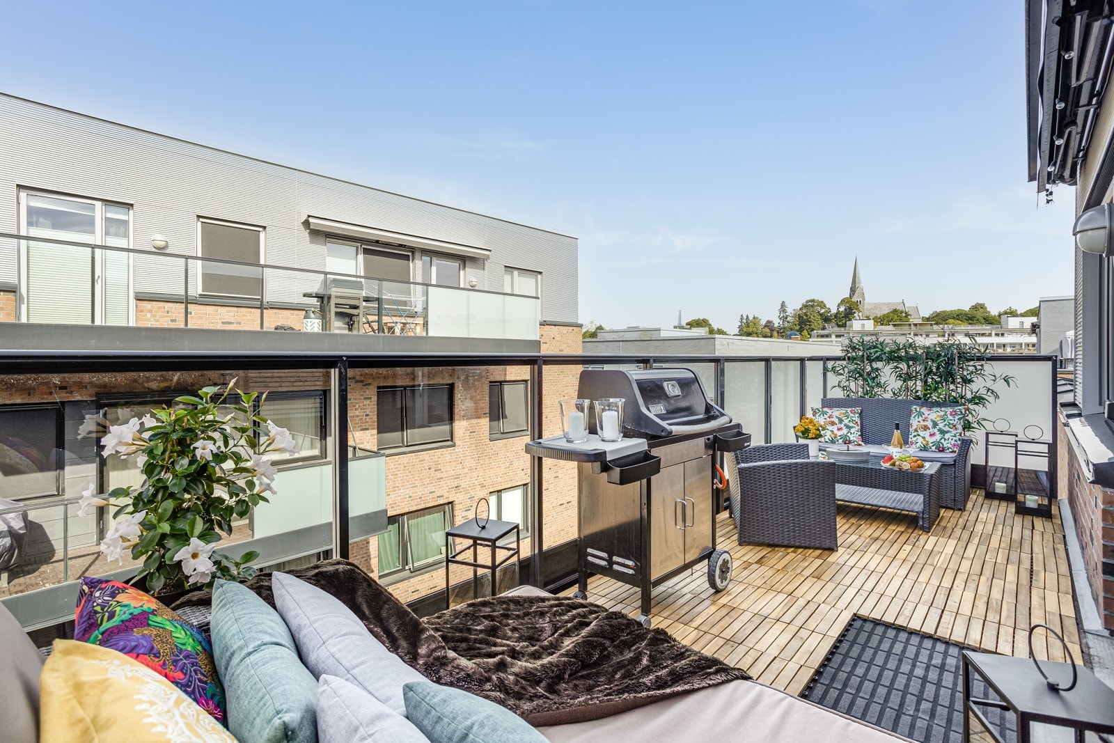 Nydelig beliggenhet. Vestvendt balkong på 12,5 kvm med meget gode solforhold Galleribilde