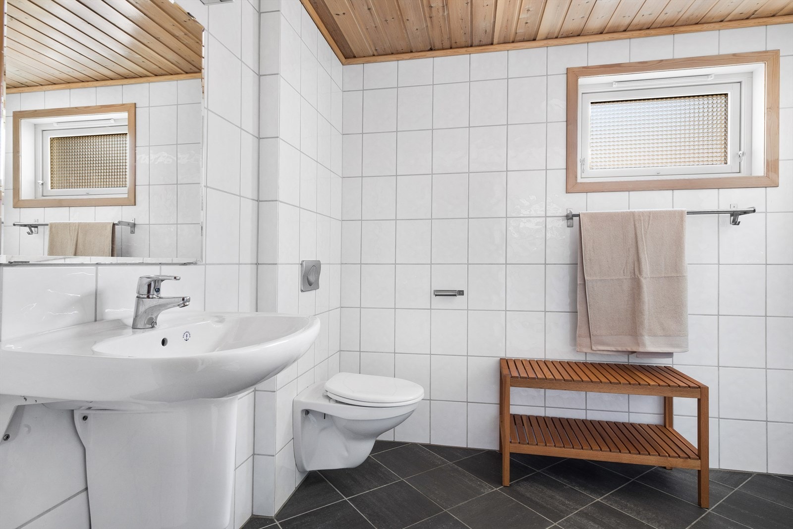 Lyst og helfliset bad Galleribilde