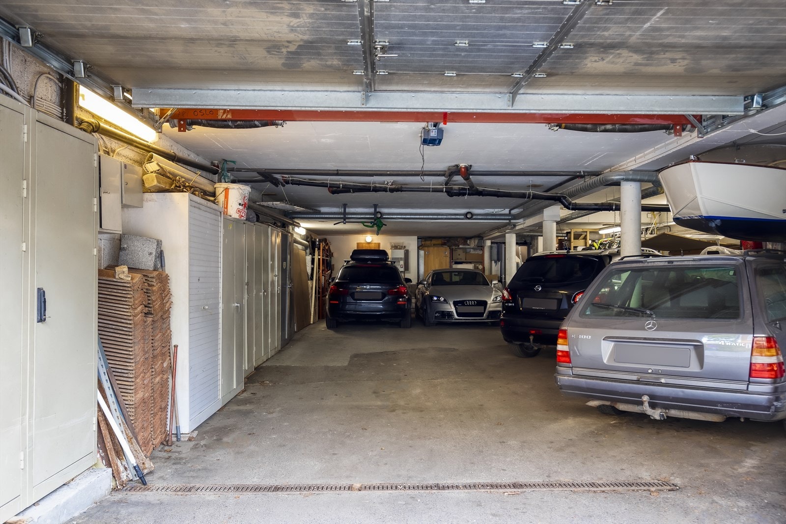 Garasjeanlegg hvor denne leiligheten har en p-plass. Leiligheten har også en sportsbod på ca. 14 kvm Galleribilde