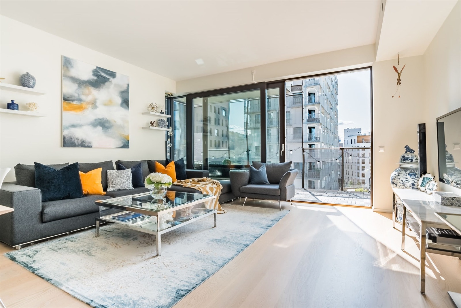 Her får du god standard, store vindusflater, og to herlige balkonger på totalt 26 kvm. Galleribilde