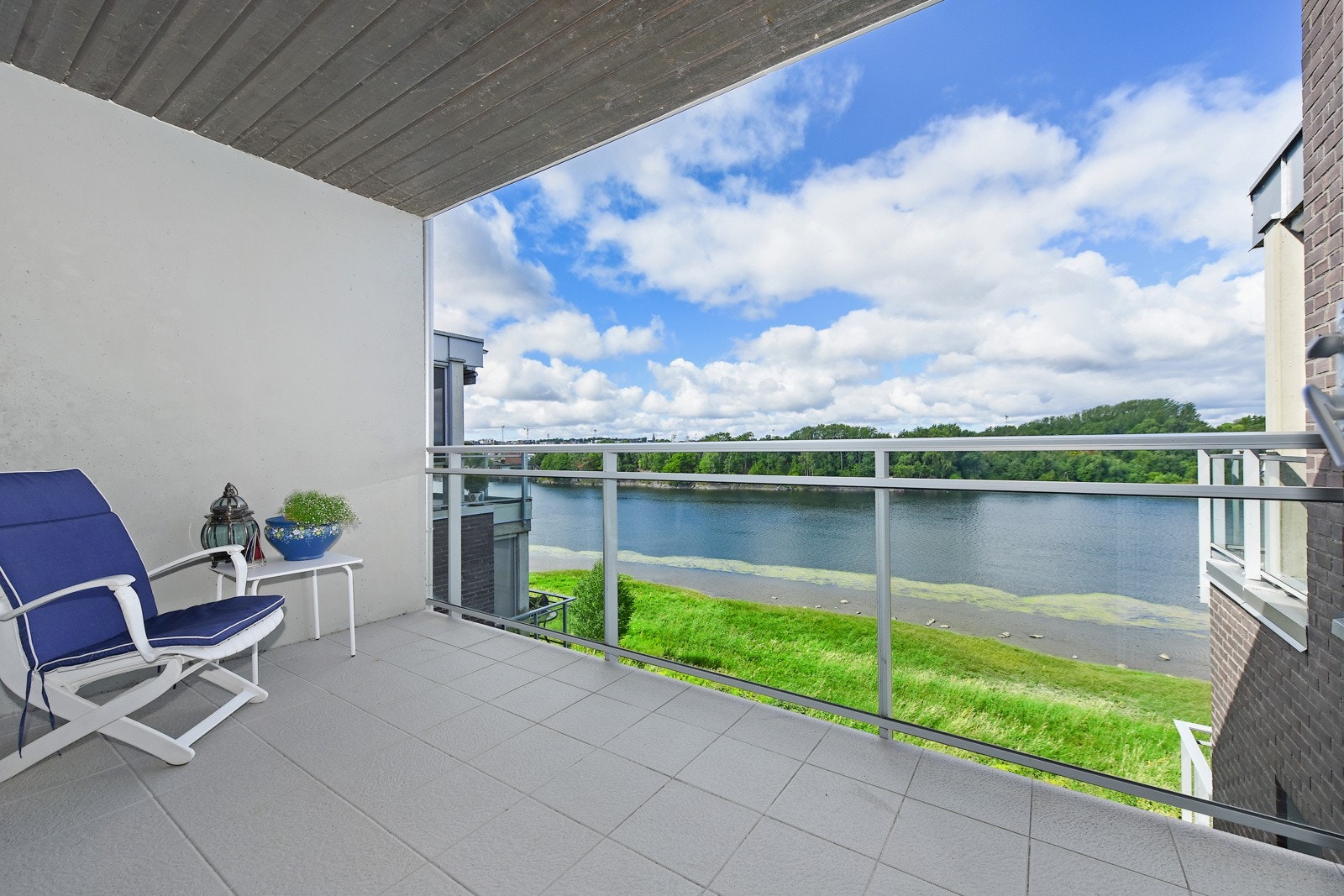 Inntrukket terrasse utenfor soverommet. Galleribilde