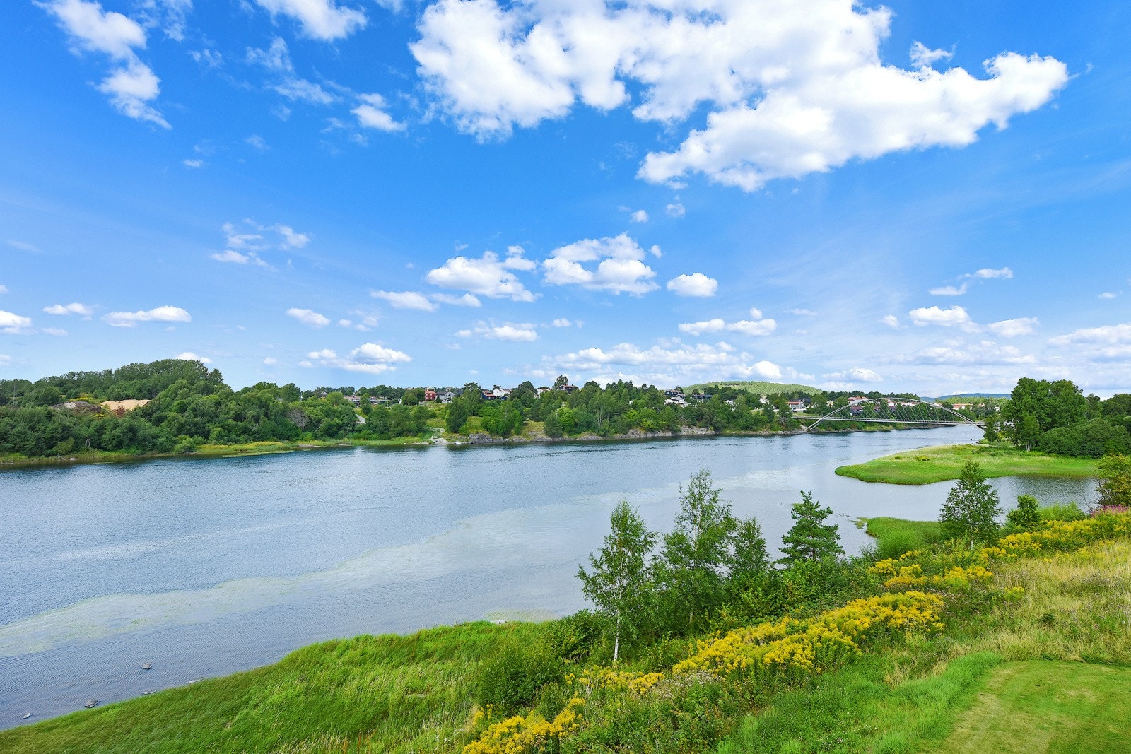 Det er 2,5 km til Glengshølen via gangbrua til Opsund. Galleribilde