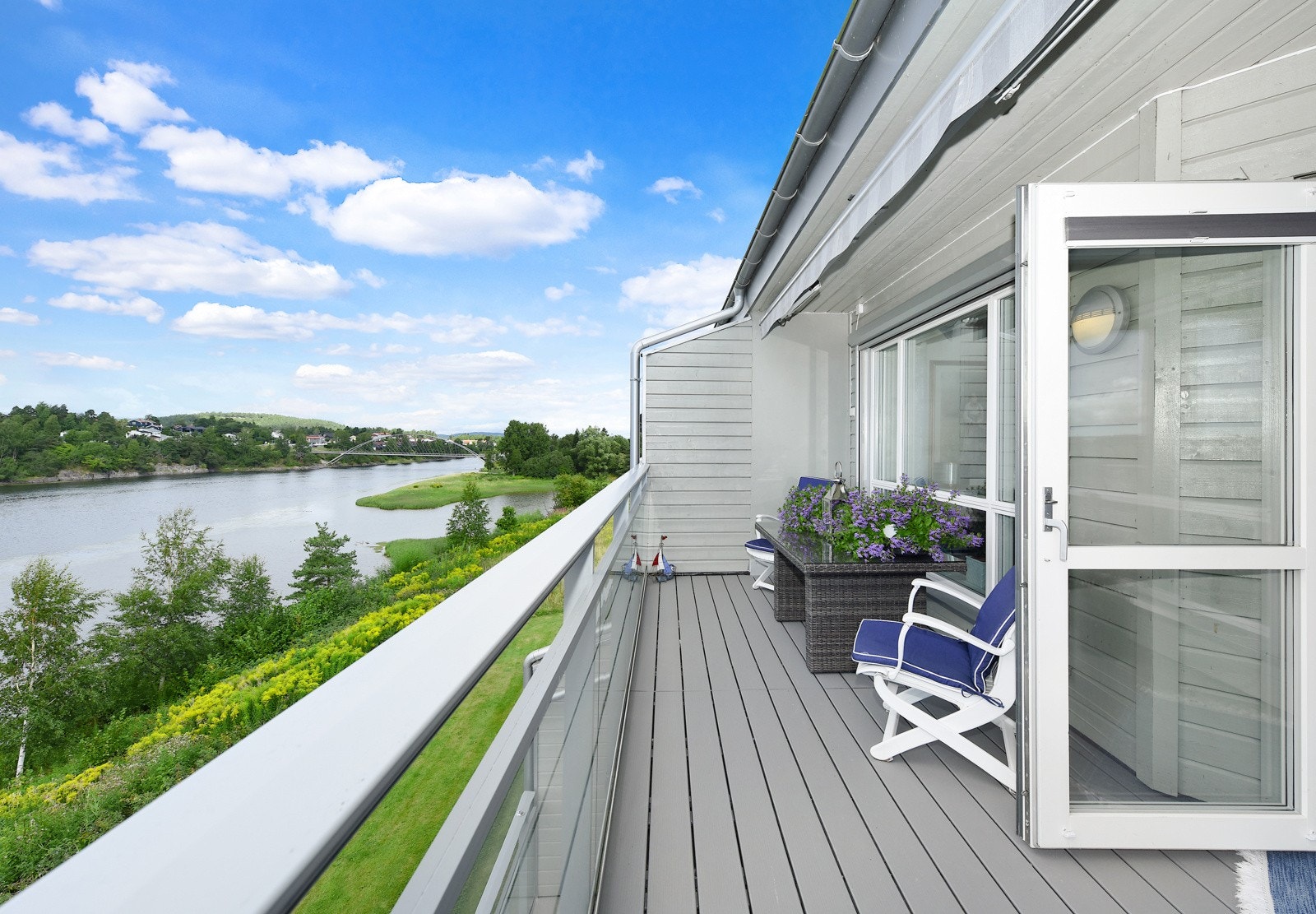 Det er nylig lagt nytt gulv av vedlikeholdsfritt kunstmateriale. Galleribilde