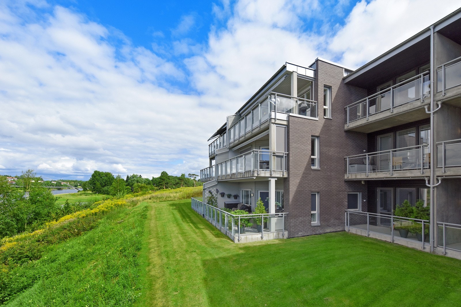 Flott beliggenhet tilbaketrukket for trafikk. Galleribilde