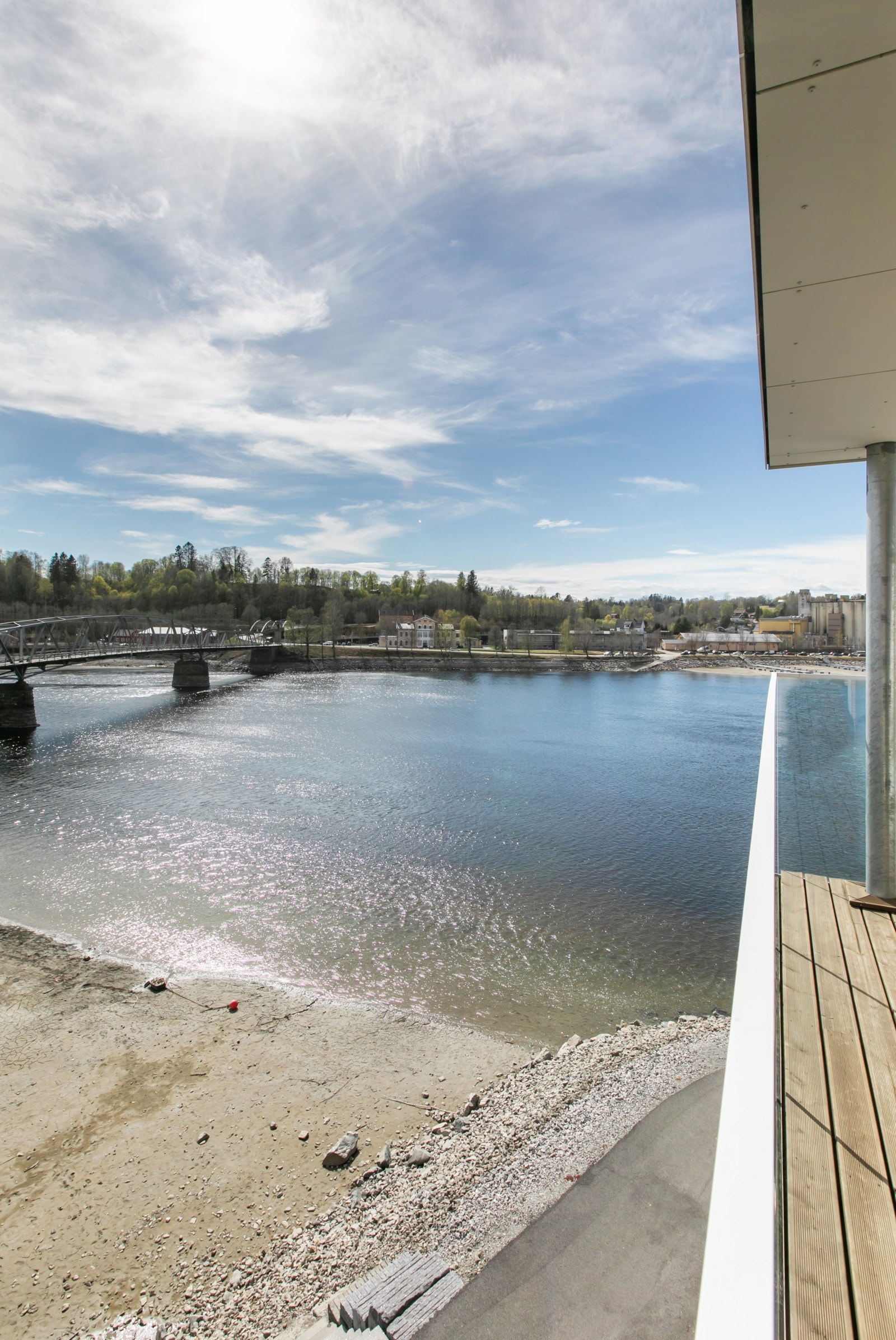 Fritt utsyn fra balkongen over Vorma og naturskjønne omgivelser! Galleribilde