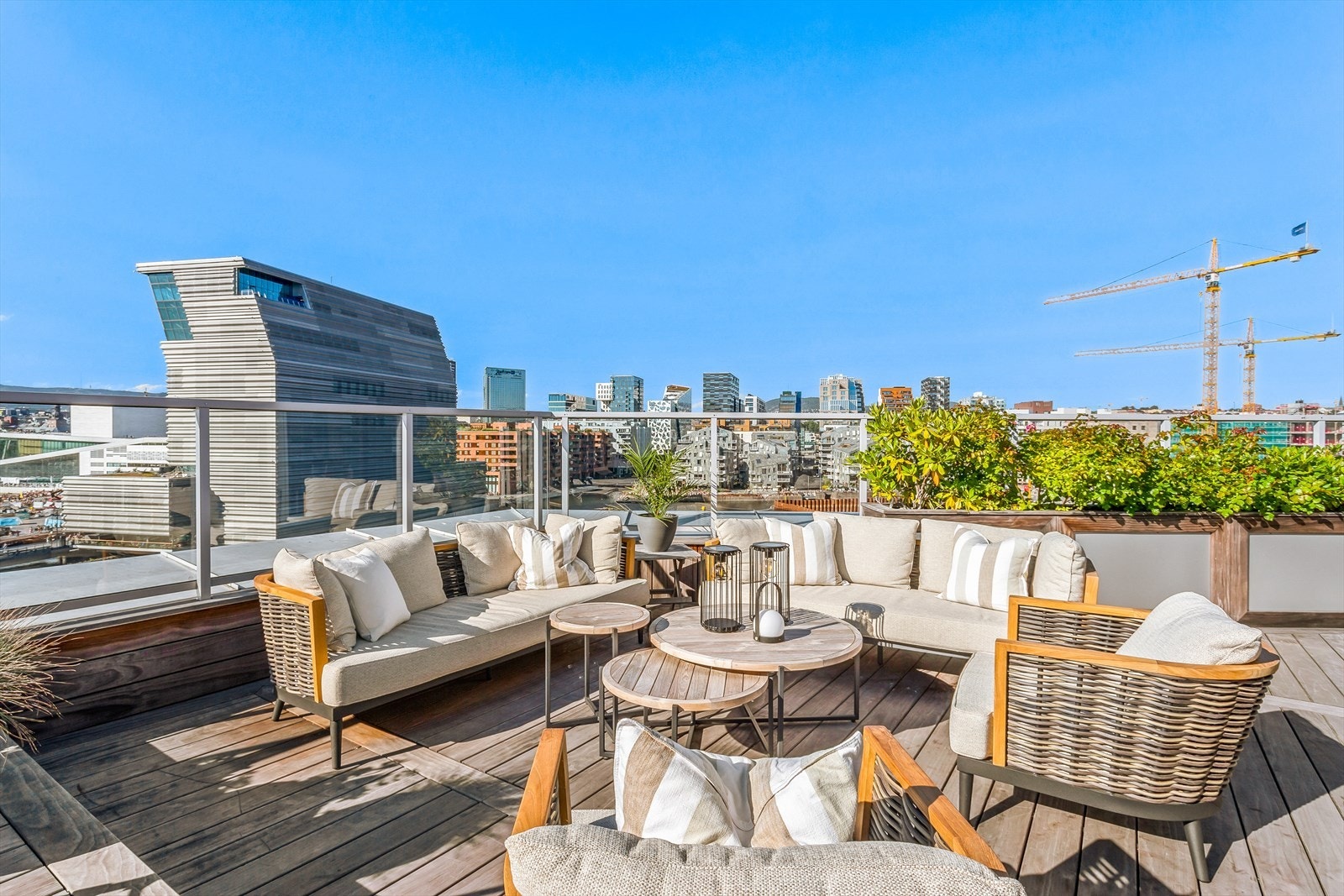 Fra leiligheten har man nydelig utsikt mot Operaen, nye Munchmuseet, Barcode og Oslo by Galleribilde