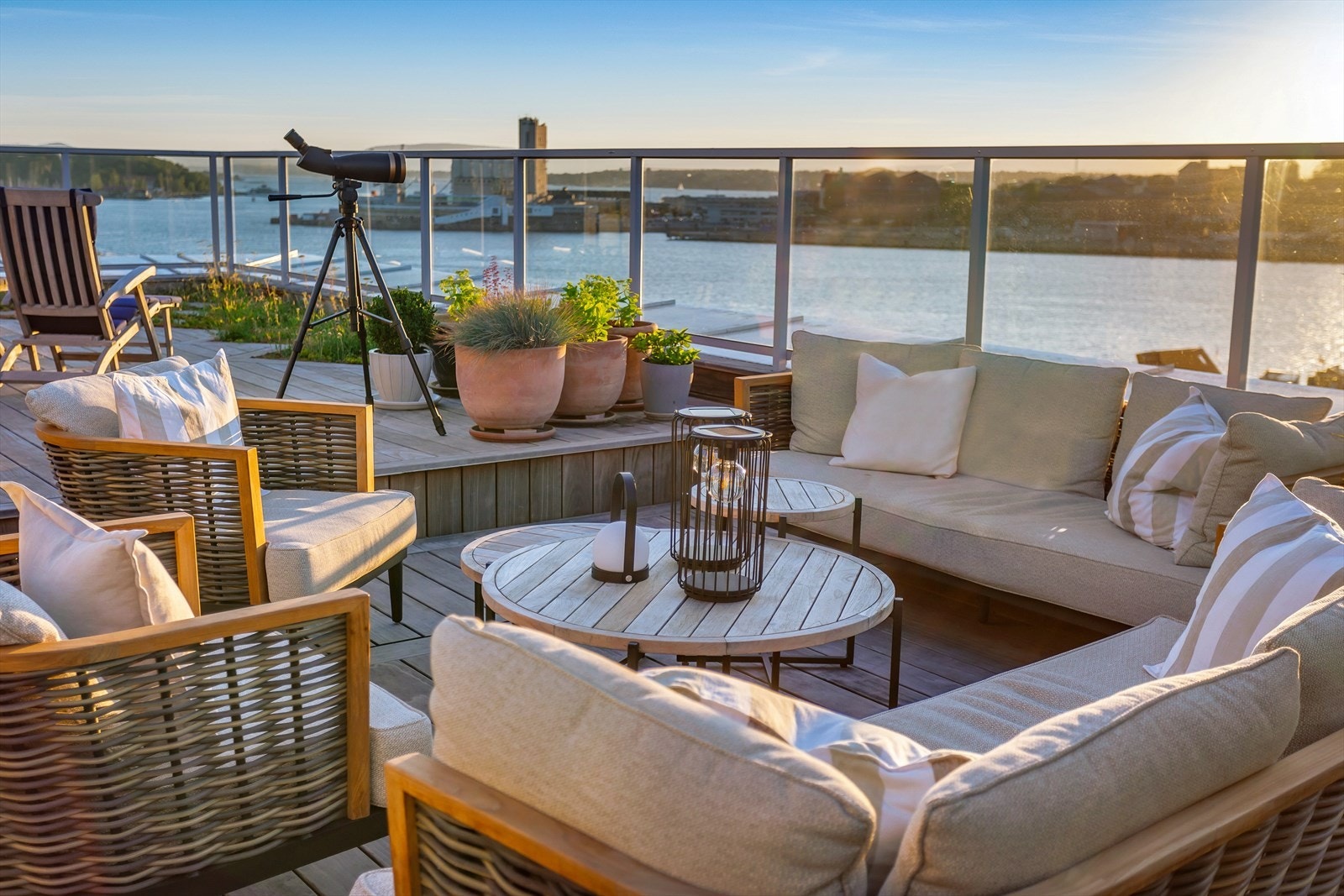 Flott opparbeidet terrasse med flere fine soner Galleribilde