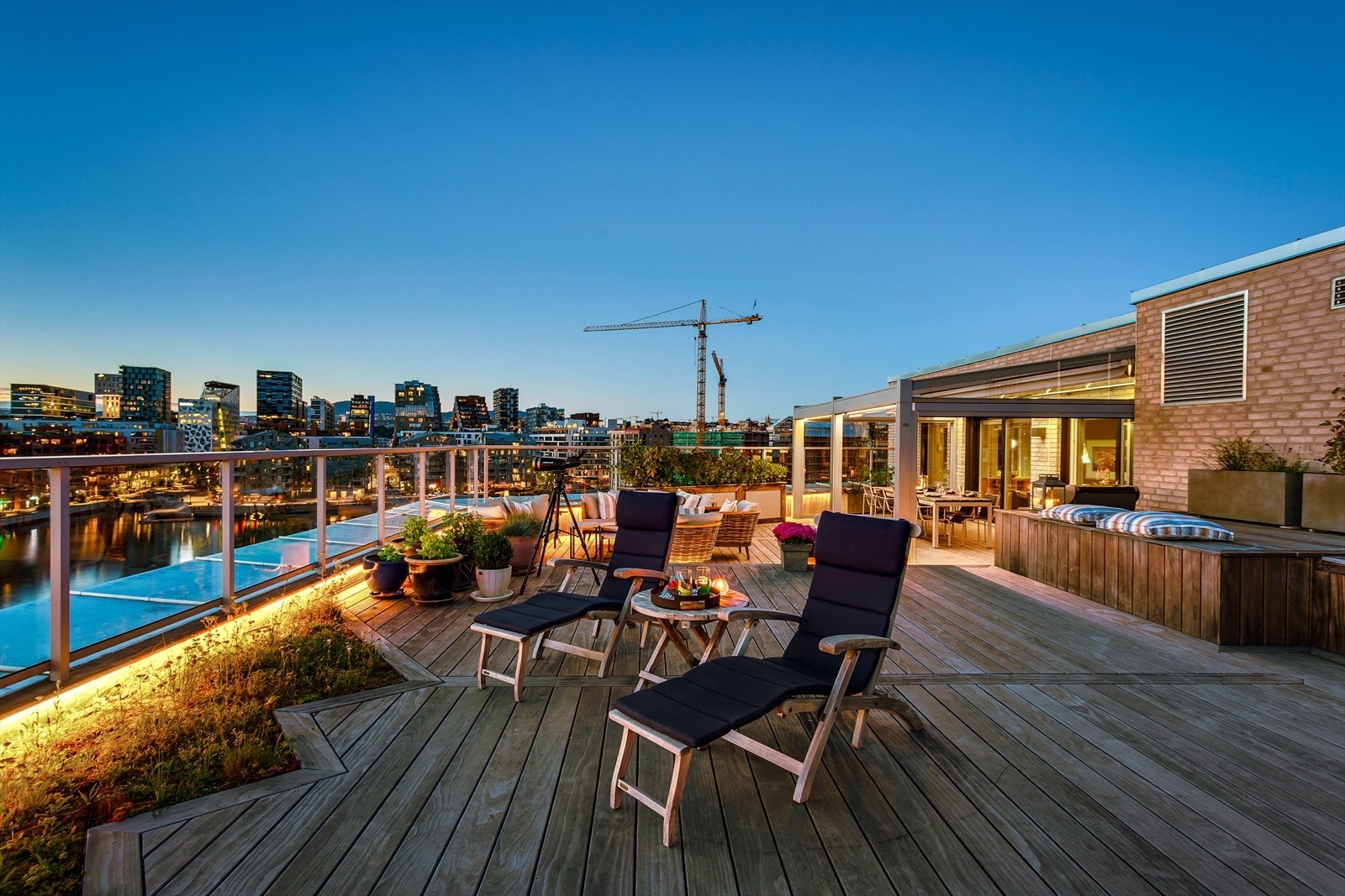 Terrassen er på hele 115 kvm Galleribilde