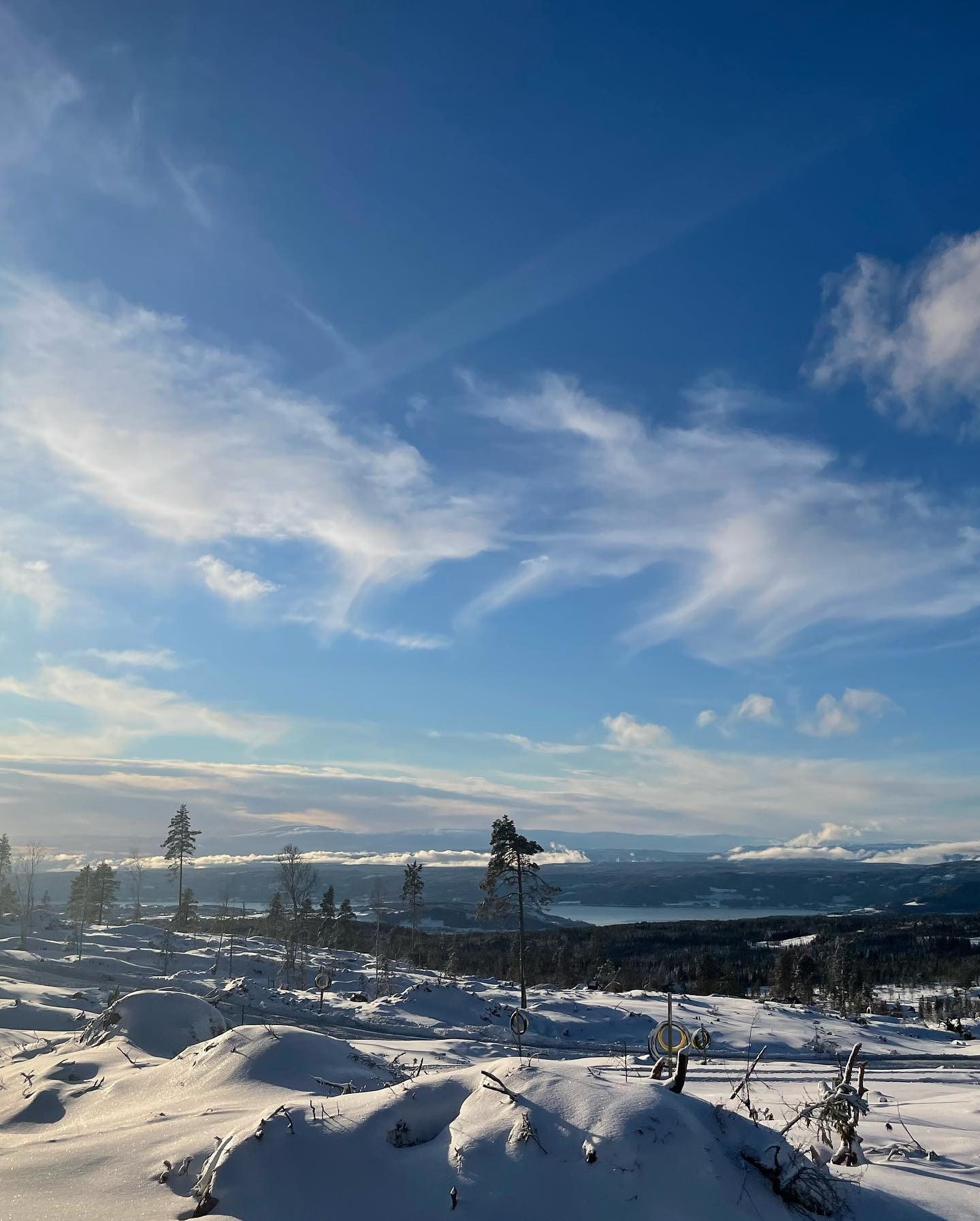 Man ser vidt omkring seg fra hyttefeltene Galleribilde