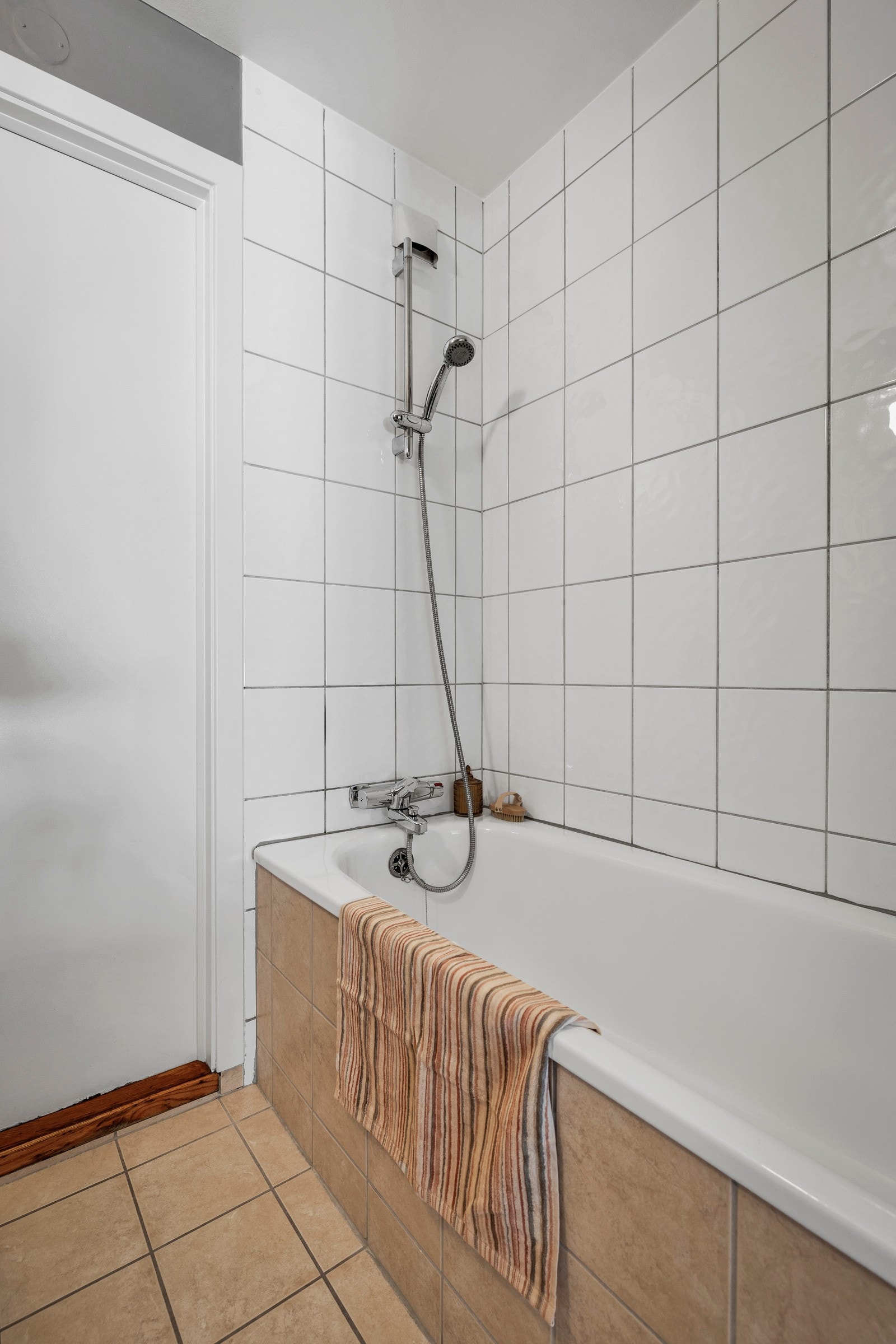 Det ene baderommet har idag badekar. Galleribilde