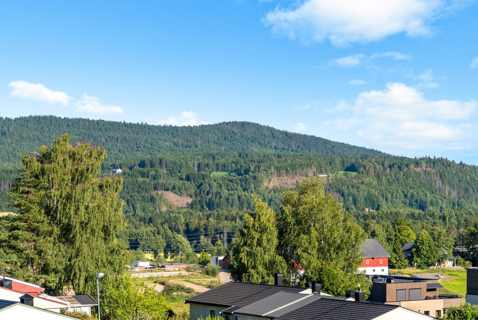 Utsikt til venstre fra balkong. Galleribilde