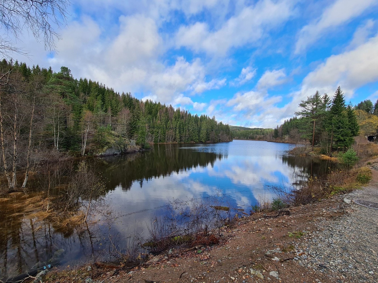 Movannet et av flere vann og dammer i området. Området byr på fiske, jakt og bademuligheter. Galleribilde