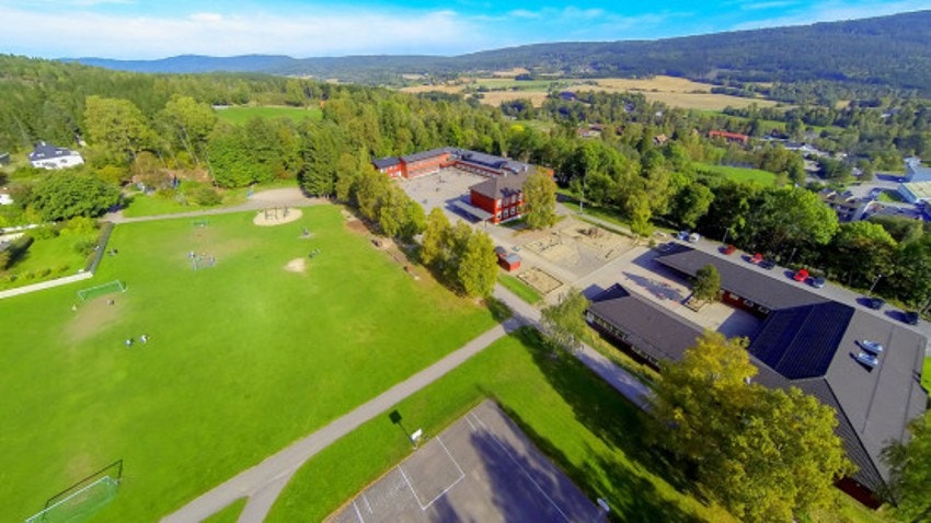 Kort vei ti Rotnes skole og Bjertnes videregående skole. Galleribilde
