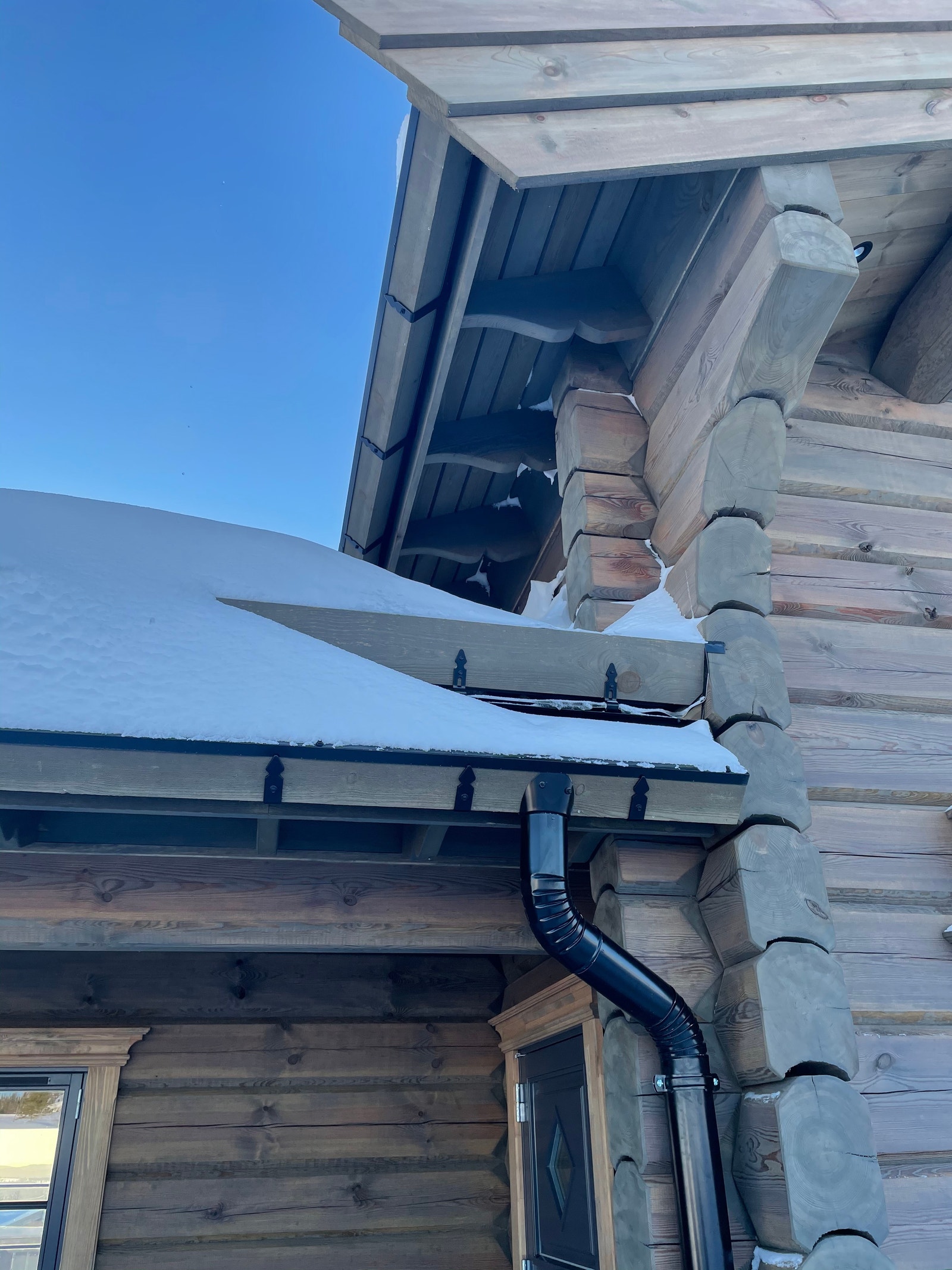 Håndlaftet av dyktige, nøyaktige laftere Galleribilde