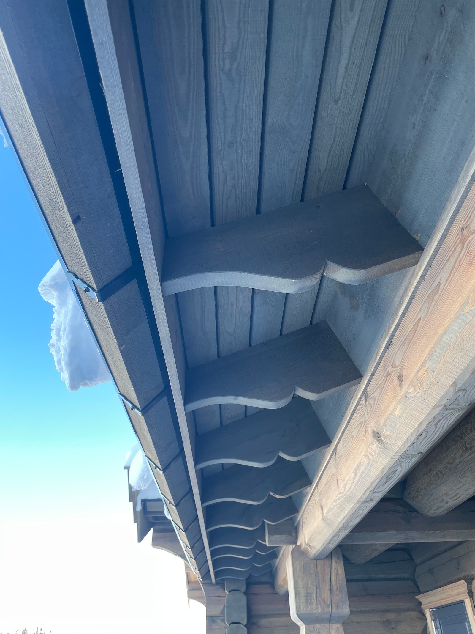 Håndlaftet av dyktige, nøyaktige laftere Galleribilde