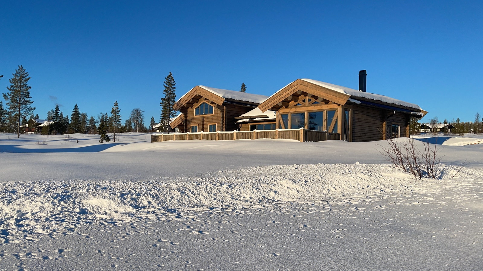 Flott tømmerhytte med 2. etasje Galleribilde