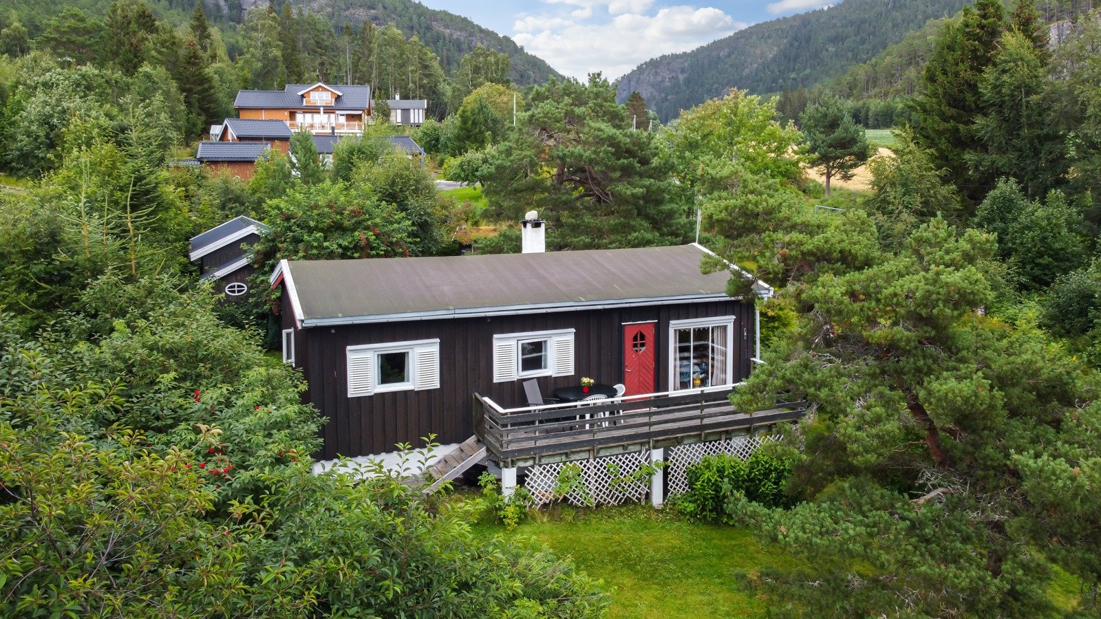 Stor tomt på hele 2 952 kvm regulert til fritidsbolig Galleribilde