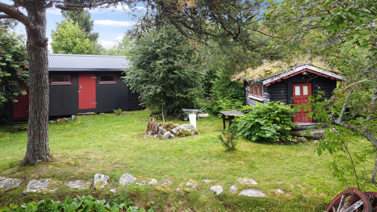 Hytta ligger i umiddelbar nærhet til flere gode turområder. Galleribilde