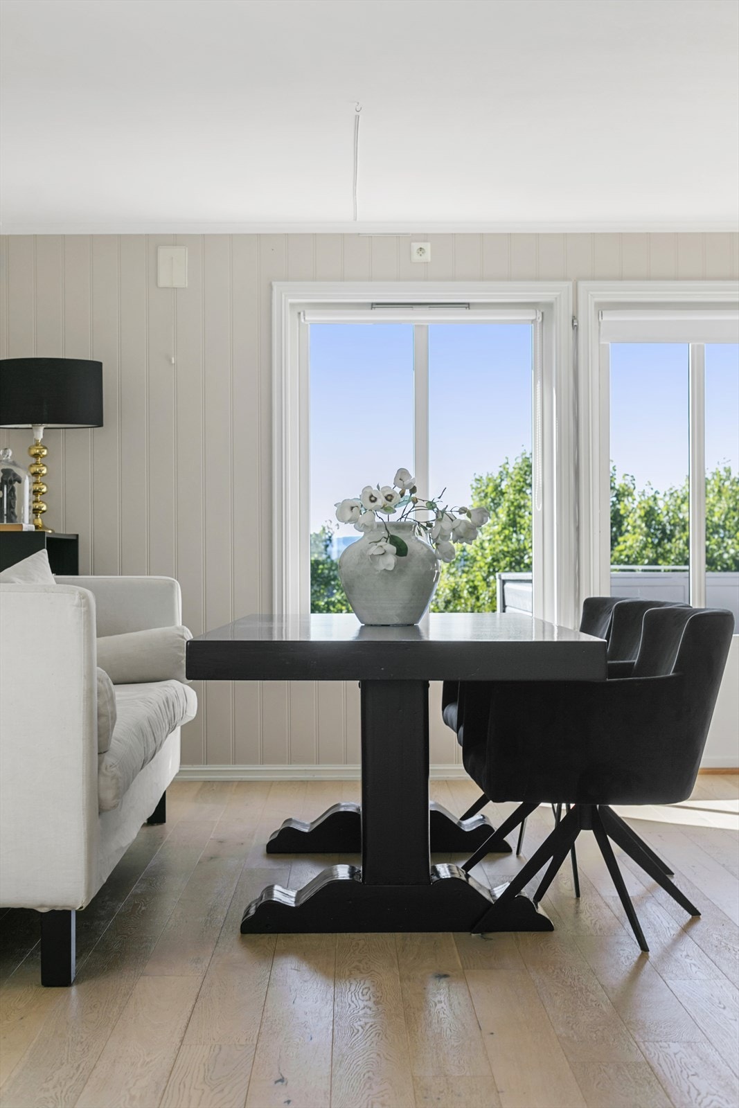I stuen er det god plass til å dekke langbord! Galleribilde