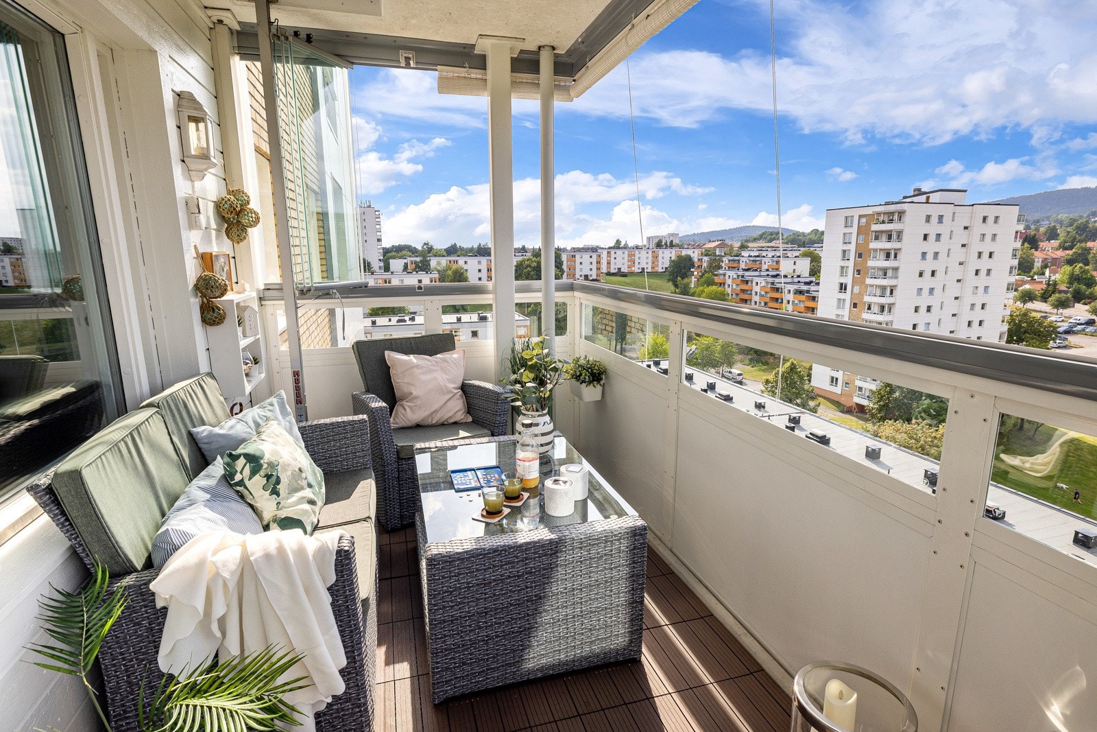 Utsikt fra balkongen i flere retninger Galleribilde