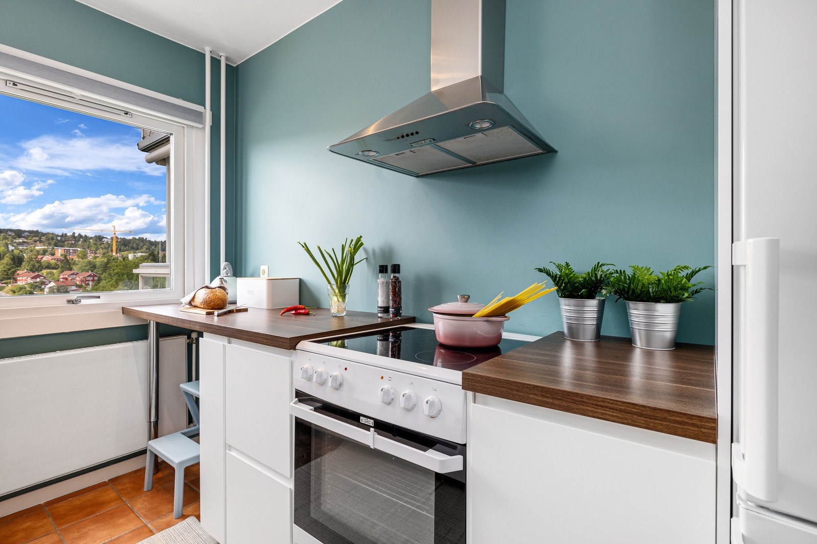 Vegger er helsparklet og tak og vegger er malt Galleribilde