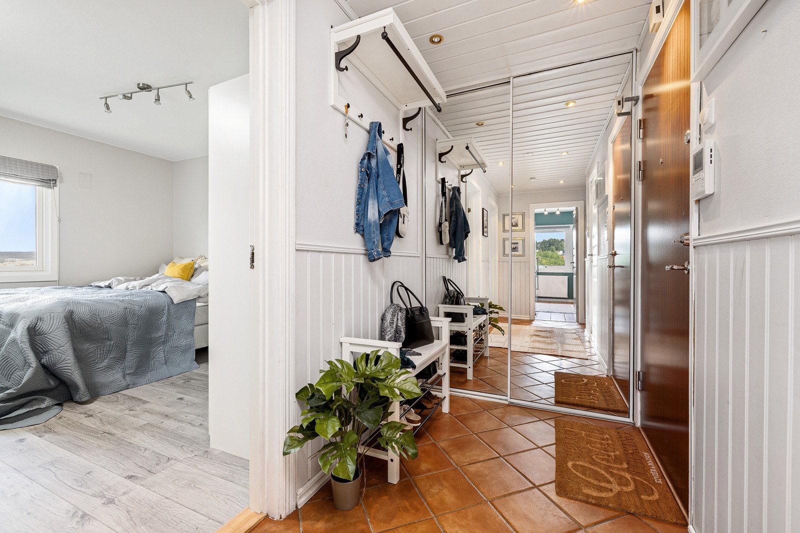 Entrè/gang mot hovedsoverom Galleribilde