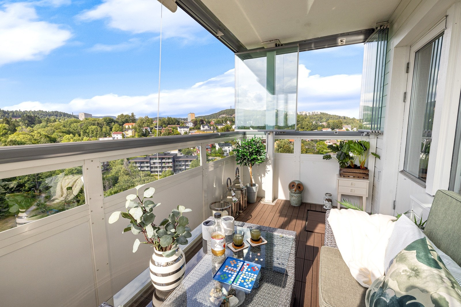 Balkongen har innglassing fra 2015 Galleribilde