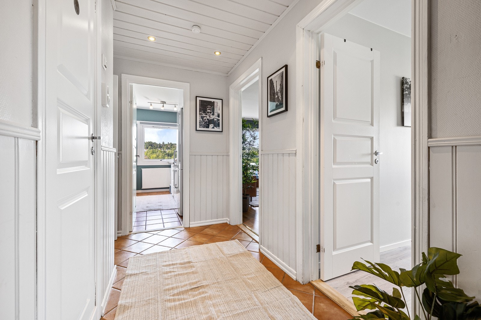 Entrè/gang selve knutepunktet i leiligheten Galleribilde