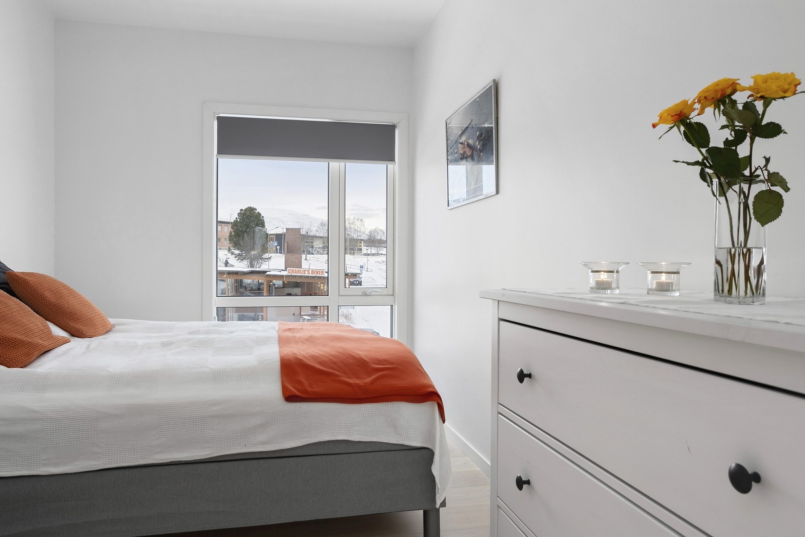 Soverom 2 er også romslig, moderne og innbydende. Galleribilde