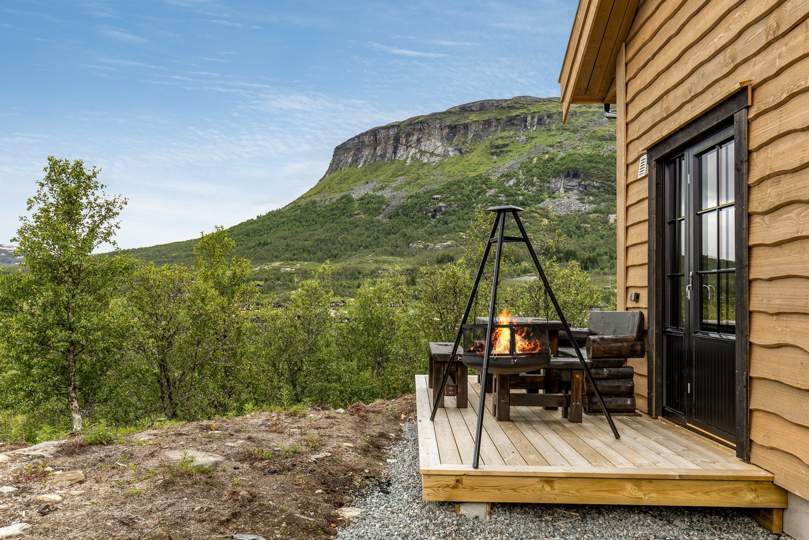 Usjenert uteplass med flott utsikt og gode solforhold. Galleribilde