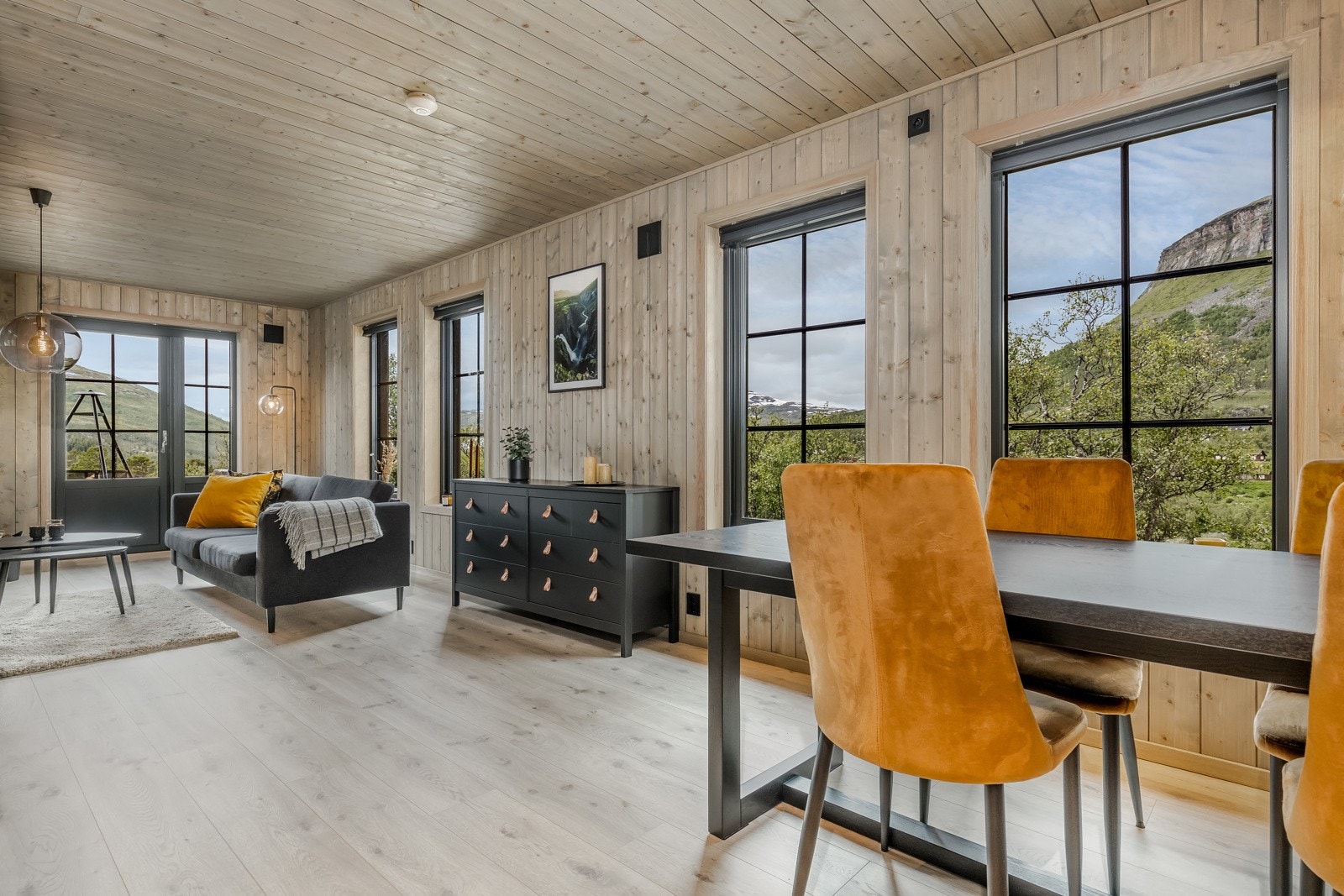 Romslig og fin stue. Galleribilde