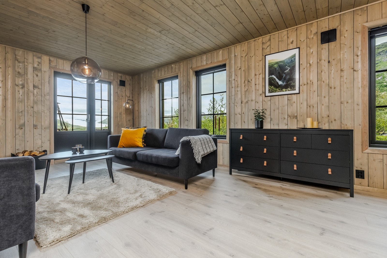 Stue med mange vinduer Galleribilde